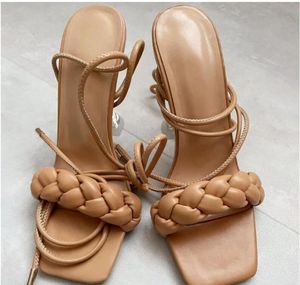 2022 NIEUW Design Girls Fashion Summer Dunne Heel Sandals vrouwen Big Size 42 40 Beige Riem Seksy Hoge Heels Shoe Square Toe Lady OutTo7411515
