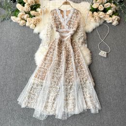 Nouveau design femmes col en v demi-manche gaze pointillé patché dentelle crochet fleur sexy taille haute grande expansion maxi longue robe SMLXLXXL