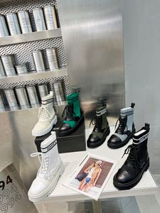2022 Nieuwe designer laarzen herfst winter dames sokken lederen schoenen merk hoogwaardige veter-up all-match lederen laars platte niet-slip zool met doos