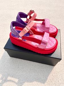 2023 Nieuwe designer kleur lederen chunky casual sandalen licht kalfsleer damesschoenen maat 35-42 luxe lederen damessandalen