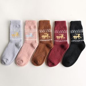 2022 nouvelle mode 5 Pack Home Elk Pattern Camel Velvet Snowfield Wool Chaussettes En Gros En Hiver Femmes Extra Épais Chaud Sommeil En Peluche Épaissie Tube Moyen Chaussettes