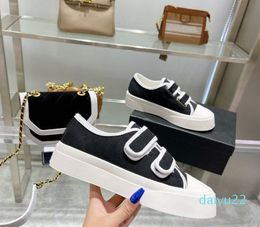 2022 Nieuwe mode canvas sneakers designer schoenen trainers vrouwen klassieke zomer flattie mesh ademende alfabet bedrukte borduurwerk topkwaliteit