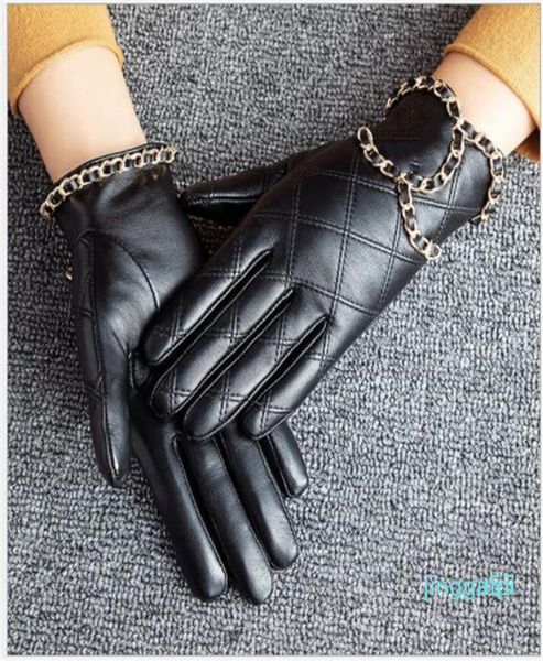 2022 Nuevo diseñador de moda Guantes de medio dedo de cuero Women039S Guantes de motocicleta de piel de oveja con dedos con fugas Primavera corta y aut3564357