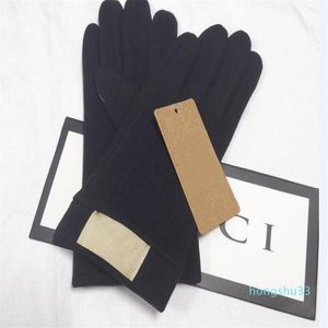 2022 Nieuwe mode Europees en Amerikaans designermerk Winddicht lederen handschoenen Lady Touch Screen Konijnbont Mond Winter Heat3049
