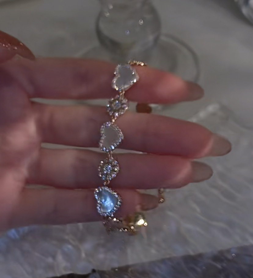 2022 New Fashion Luxury Shell Charm Bracelets Womens 18K Gold Sweet Love Heart Designer Bracelet Jewelry with Shining CZ Zircon Jewelry