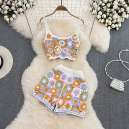 2022 Nieuwe mode voor dames met spaghettibandjes met hoge taille, gehaakt hol bloemenvest en elastische shorts, twinset strandpak