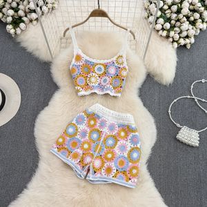 2022 New Fashion Womens High Waist Spaghetti Spaghetti Crochet Hollow Out Flower Vest and Elastic Shorts Twinset Beach Suit