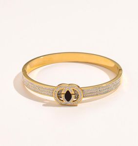 2022 Nouveaux bracelets à la mode Femmes Bangle de luxe Designer Bijoux Crystal 18k Gold plaqué inoxydable Awards Amourages Gift Bangles ME7189000
