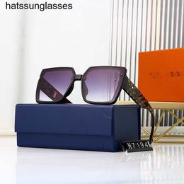 ¡Novedad de 2022! Gafas de sol INS con parabrisas, montura para mujer, gafas UV resistentes a la humedad, gafas de sol de malla roja con montura grande, dos por uno