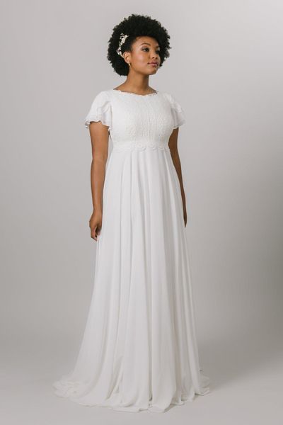 2022 nouvelles robes de mariée modestes ivoire avec manches flottantes bijou cou dentelle en mousseline de soie été taille empire informel robe de mariée