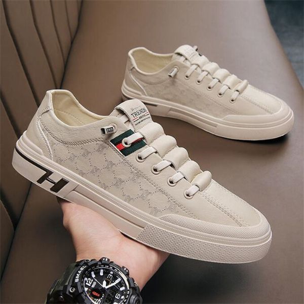 2023 nouvelle marque de luxe hommes blanc Pu chaussures en cuir femme décontracté mode sport Sneaker Tenis étudiant en plein air chaussures vulcaniser chaussures