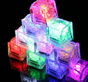 2022 NOUVEAU Multi Couleur LED Flash Ligth Eau LED Ice Cube Lumière Nouveauté Coffre-fort Cristal De Mariage Bar Partie Lumière