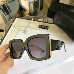 2022 Nieuwe nylon zonnebril dames TR zonnebrillen vierkant plat live uitzendglazen batch twee voor één
