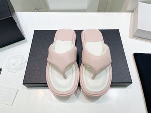 2022 nouvelles pantoufles en cuir véritable créateur de mode tongs 5A sandales solides de qualité supérieure avec boîte-cadeau lettre C