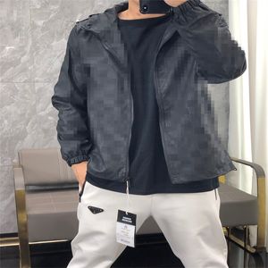 2024 nueva chaqueta estampada bordada retro versión coreana para hombre de la tendencia de cuello alto delgado costura a rayas uniforme de béisbol para hombre superior informal