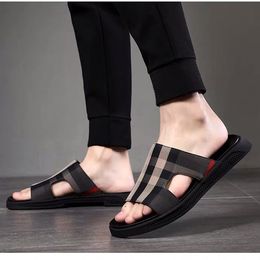 2022 Nieuwe Slippers Mannen Zomer Sociale Jeugd Outdoor Mode Persoonlijkheid Comfortabele Zachte Bodem Antislip Strandsandalen