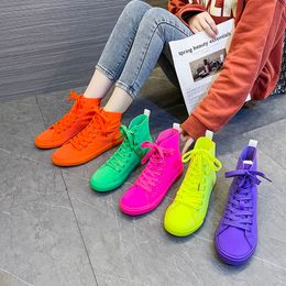 2022 nuevos zapatos de primavera y verano de Pato Mandarín verde fluorescente caramelo de tela elástica de alta calidad zapatos de lona suaves de marea informal roja para mujer