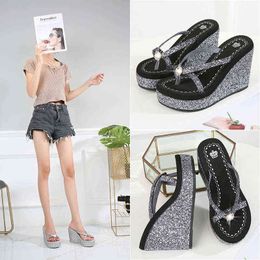 2022 NOUVEAU ÉTÉ SUMPRES SUPERS HAUT HEEL PLATEFORME PLIPPERS SEQUIN SHIGNEMENTS SIPFLOPS SANSE SANSE SANDALS SANDALS SEXE SEXHES J220716