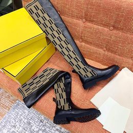 2022 New Top Luxury femmes lettre à tricoter sur les bottes au genou mode chaussettes en plein air chaussures plat respirant élastique mode style décontracté
