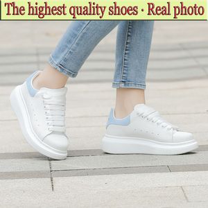 2022 nieuwe Trendy Custom Sneakers Schoen Oversized Sneaker Leer Veterschoenen voor Mannen Coole Schoenen Ademend Ontwerper Logo Wandelen Luxe Fluwelen Suède Stijl Trainers vrouwen