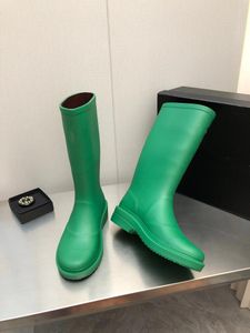 2022 nouvelles bottes de pluie imperméables pour femmes disponibles en cinq couleurs avec un niveau d'apparence élevé de la mode 36-41