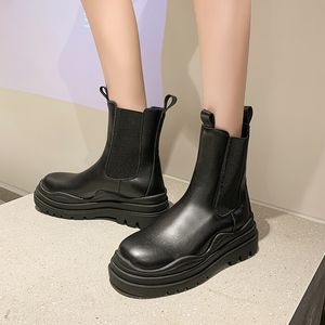 2022 NOUVELLE FEMME Bottes de fond épais Cuir PU Solide Outdoor Bottes non coulissantes Casual Womens Appartements Fashion Fashies Chaussures confortables