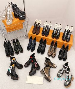 2022 nouvelles femmes lauréates plate-forme Desert Boot daim cuir de veau monogrammes toile Beige gris foncé chaussures de cheval décontractées Designer luxe mode Martin bottes 5 cm / 2 pouces