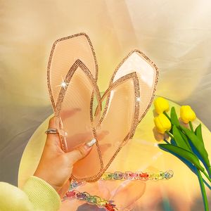 2022 Nieuwe slippers Slippers Strijnwaardigheid Vierkant Kop Flat Bottom Transparant Crystal Jelly Flip Flops Ladies Outer Wear Shoes