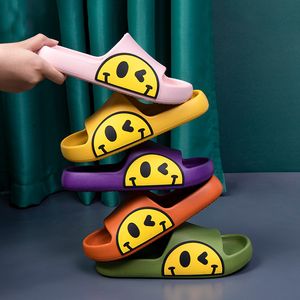2022 Nieuwe vrouwen zomer slippers paar schattige smiley sandalen mannen antislip dikke bodem Eva thuis schoenen
