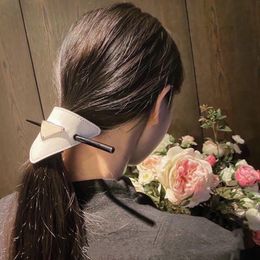 2022 Nieuwste 2 Kleuren P-Brief Ontwerpers Haarspeldjes Mode Haarspeldjes Zwart Wit Haar Sieraden Accessoires