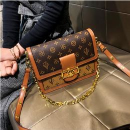 2022 Nieuw aangekomen Louise Bag Dauphine Woc Schoudertas Vintage Cowhide Design Crossbody Pakket Lederen avondzakken Street Style Lock Hasp envelope handtassen