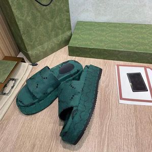 2022 Newset Klassieke Slippers Vrouw Aardbei Strand Dikke Bodem Schoenen Platform Alfabet Dame Sandalen Leer Hoge Hak Slippers 35-42