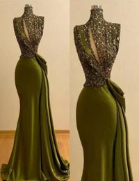 2022 Olive Green Satin Sirène Roches de soirée High Neck Lace Applique Rucched Court Train Femme Fête Fête de Prom Robes de Prom B9751992