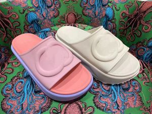 2022 Paris Dikke Dikke zolen Summer G Slippers Designers Lady Mode Indoor Buiten Strandschoenen Loafers Wit roze Flip Flop Luxe