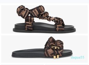 2022 Paris femmes designers de luxe sandales pantoufles mode été filles plage sandales pour femmes diapositives tongs mocassins chaussure brodée sexy