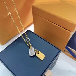 2022 Anhänger Gold Love Bag Halskette Mode Überzogener Buchstabe Einfache Titanlegierung Valentinstag Paar Halskette Schmuck Weddi177u