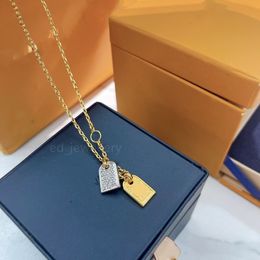 2022 Hanger Gold Love Bag ketting Mode Geplateerde brief Simple Titanium Alloy Valentijnsdag Paar ketting sieraden bruiloft