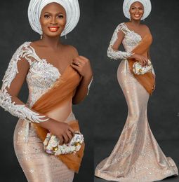 2022 Plus La Taille Arabe Aso Ebi Or Sirène De Luxe Robes De Bal Dentelle Perlée Cristaux Soirée Formelle Partie Deuxième Réception Anniversaire Robes De Fiançailles Robe ZJ377