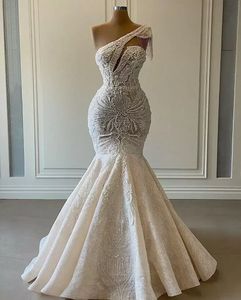 2022 Plus la taille arabe Aso Ebi luxueux dentelle robes de mariée perlées une épaule sirène robes de mariée robes de mariée vintage BC11359