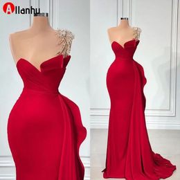 2022 Plus Size One Shoulder Mermaid Sexy Prom Dresses Arabische Aso Ebi Red Beaded Crystals Satijnen Avond Formele Partij Tweede Receptie Bruidsmeisjes Jurken 2022New