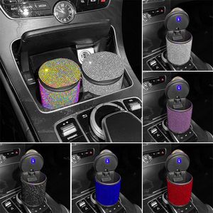 2022 Cendrier de voiture portable avec lumière LED Cendrier en diamant en cristal avec couvercle Décoration automatique Accessoires de voiture Bling pour femmes HKD230901