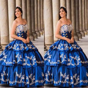 2022 Puffy geborduurd prom sweet 16 jurken Vestions de quinceanera strapless crystal satijnen prinses lagen baljurken corset278y