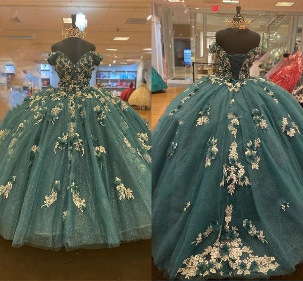 2022 Puffy Glitter Tulle Quinceanera Robes Or Appliques 3D Floral Fleurs Perlée Robe De Bal Hors Épaule Douce 16 Robe Femmes