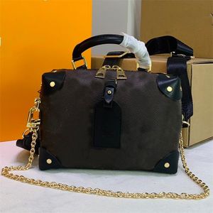 2022 Purse Petite Malle Souple Sacs à main Rivet Corner Brodé Amovible Strap Shoulder Bag