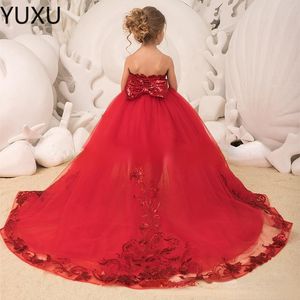 2022 Red Lace Flower Girls jurken voor bruiloften Jewel nek prinses satijn lovertjes hoge lage kleine meisjes optochtjurken met boog lovertjes lange jurk
