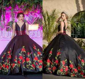 2022 Rose Flowers Geborduurde Quinceanera Jurken Strapless Satijn Baljurken Prom Lace-up Vintage Sweet 16 Jurk Mexicaanse Charro