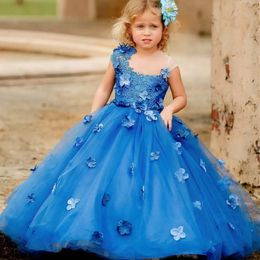 2022 Vestidos de niña de flores de encaje azul real para boda Vestido de fiesta con apliques en 3D Vestidos de desfile para niños pequeños Vestido de primera comunión hasta el suelo de tul
