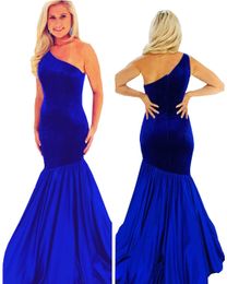 2022 Royal Blue Velvet Mermaid Prom Dresses Sexy Vintage Arabisch Plus Size One Schouder Formele avondjurken Vestido de Novia