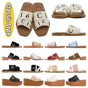 2024 Womens Woody Sandalen Designer Beroemde Pluizige Platte Muilezel Slides Wit Zwart Kant Belettering Canvas Fuzzy Bont Slippers Thuis Platform Dames Zomer Outdoor Schoenen