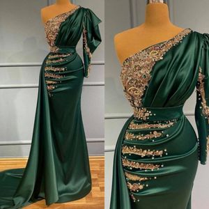 2022 Satén Verde oscuro Sirena Vestido de noche con apliques de encaje dorado Perlas Cuentas Pliegues de un hombro Vestidos largos para ocasiones formales Vestidos de fiesta Bc11143